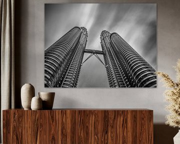 Langzeitbelichtung der Petronas Towers in Kuala Lumpur von Shanti Hesse