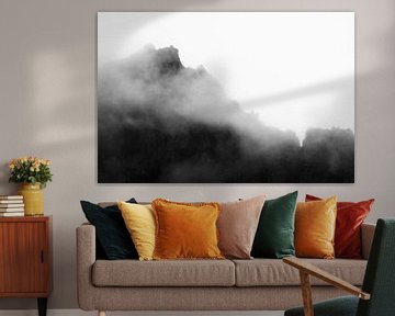 Mist boven bergformatie van Shanti Hesse