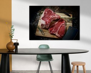 rohes Fleisch auf schwarzem Hintergrund von Olha Rohulya