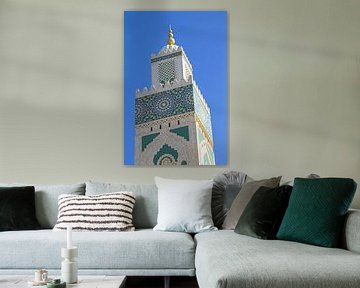 Close up van de toren van de Hassan II moskee in Casablanca Marokko van Eye on You