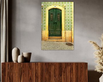Groene deur Portugal van Marly De Kok