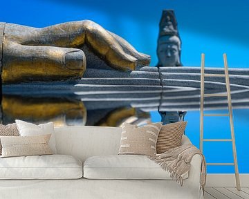 Die Hand des Buddha mit gespiegelter Perspektive von Erwin Blekkenhorst