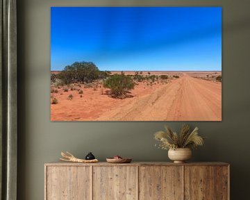 Een onverharde weg in de Australische Outback van Henk van den Brink
