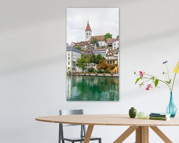Uitzicht vanaf het water op Thun (Zwitserland) van Jessica Lokker