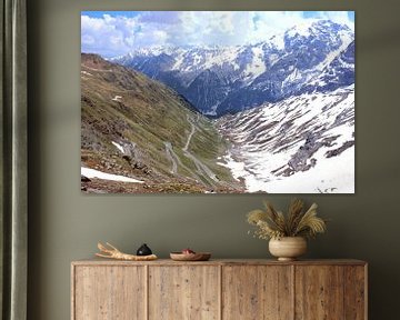 Stelvio Pass in Italië met besneeuwde bergtoppen van Robin Jongerden