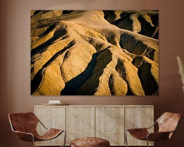 Abstract erosielandschap op Zabriskie Point in Death Valley Nation Park USA van Dieter Walther