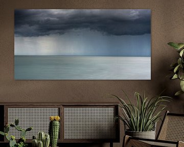 Meereslandschaft mit dunkler Wolke von Mia Art and Photography