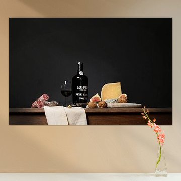 Stilleben mit Portwein und Käse