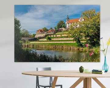 Schloss Wilhelmsburg im herbstlichen Lichtschein von Oliver Hlavaty