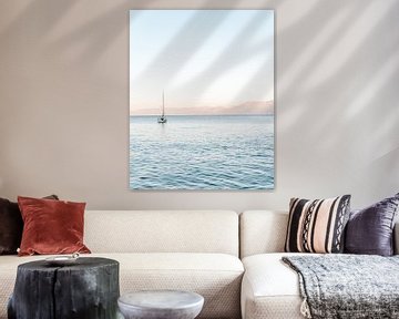 Bateau au coucher du soleil dans la mer grecque - photographie de voyage - photographie d'art sur Kaylee Burger