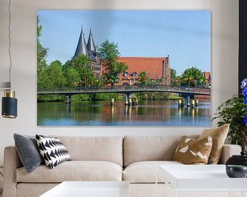 Liefdesbrug over de Obertrave met Holsten Poort en Zoutpakhuizen, , Lübeck, Sleeswijk-Holstein, Duit