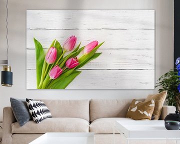 Roze tulpenbloemen op witte achtergrond van Alex Winter