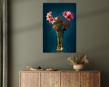 Boeket bloemen met Amaryllissen in een vaas van Peter de Kievith Fotografie