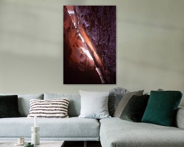 Rood paarse rotsen van de Quebrada de Cafayate canyon in Rio de Las Conchas national park in Salta,  van WorldWidePhotoWeb