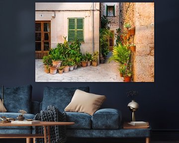 Vue idyllique de Valldemossa, ancien village méditerranéen sur l'île de Majorque, en Espagne. sur Alex Winter