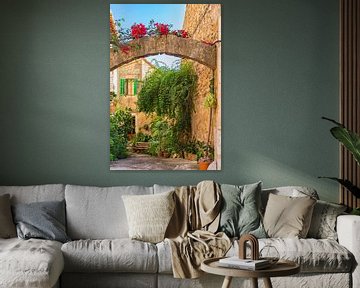 Mooie patio in mediterraan dorp op Mallorca van Alex Winter