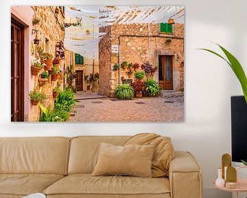 Schöne Straße in Valldemossa auf Mallorca von Alex Winter