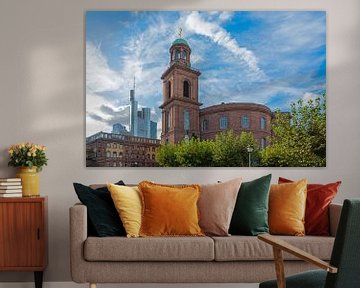 Paulskirche in Frankfurt mit Wolkenkratzer im Hintergrund von ManfredFotos