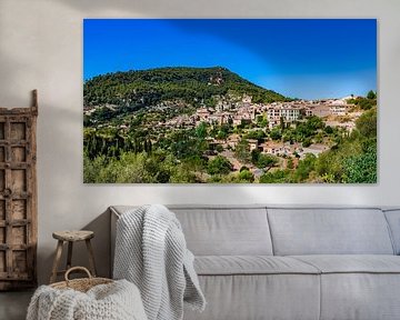Prachtig panoramisch uitzicht op Valldemossa op het eiland Mallorca, Spanje van Alex Winter