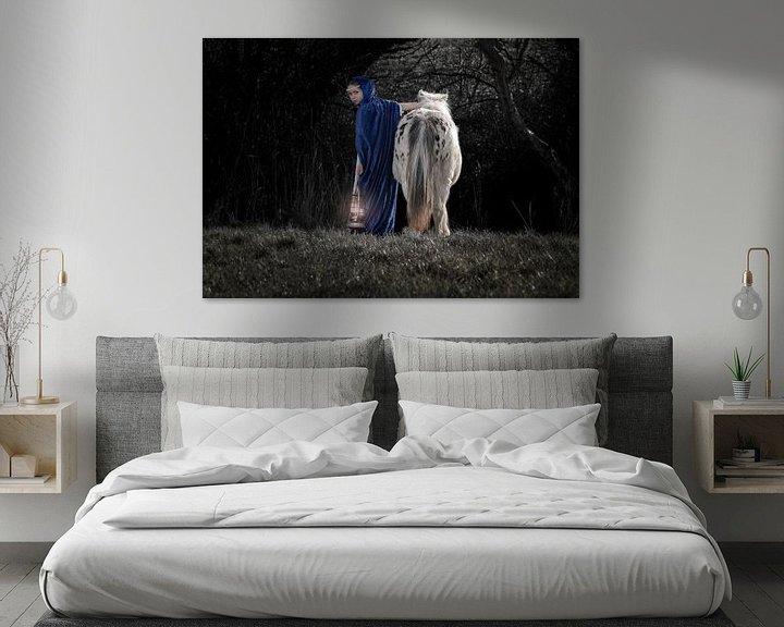 Sfeerimpressie: Meisje en haar pony met lamp 2 van Laura Loeve