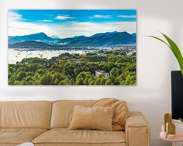 Idyllischer Blick auf die Bucht von Pollensa auf Mallorca Spanien, Balearen von Alex Winter