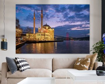 Ortakoy Moskee in Istanbul, Turkije bij nacht van Michael Abid