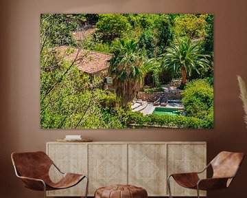 Maison méditerranéenne avec piscine et beau jardin vert sur Alex Winter