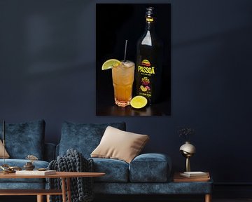 Coebergh Classic-Cocktail mit Flasche und Orangenbeilage