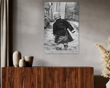 Little boy walking down a street by Photolovers reisfotografie