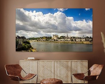 Kasteel van Saumur en oude binnenstad van Saumur aan de Loire in Frankrijk van Dieter Walther