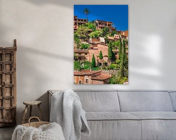 Maisons dans le village de Deia, dans les montagnes de l'île de Majorque, Espagne Mer Méditerranée sur Alex Winter