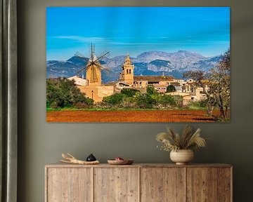 Schönes Dorf Algaida mit idyllischer Landschaft auf Mallorca von Alex Winter