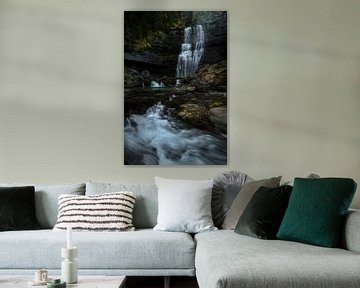 Mooie waterval in de Italiaanse Dolomieten. van Jos Pannekoek