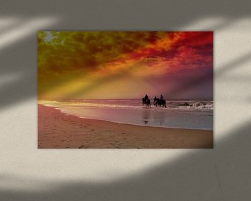 Reiten am Strand mit untergehender Sonne von MARK.pix