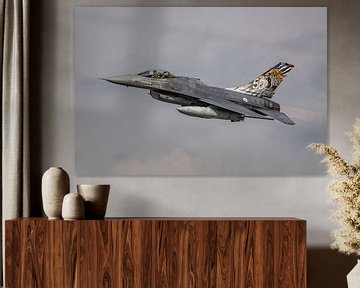 Portugiesische F-16 Fighting Falcon mit schönem Tigerschwanz während des Starts mit Nachbrenner. von Jaap van den Berg