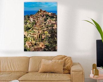 Idyllisch uitzicht op Deia, oud mediterraans dorp op Mallorca van Alex Winter