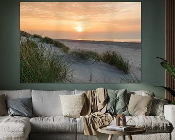 Coucher de soleil sur la plage d'Ameland sur Meindert Marinus