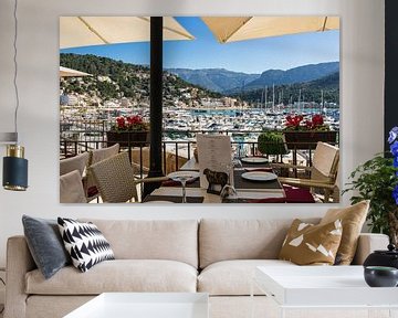 Idyllisch uitzicht op de jachthaven in Port de Soller op Mallorca van Alex Winter