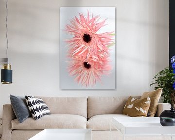 Rust: Roze Gerbera met weerspiegeling (pastel kleuren) van Marjolijn van den Berg
