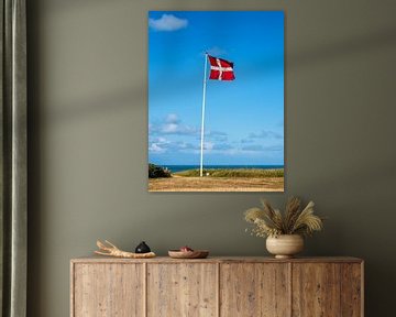 De vlag van Denemarken met blauwe lucht van Rico Ködder