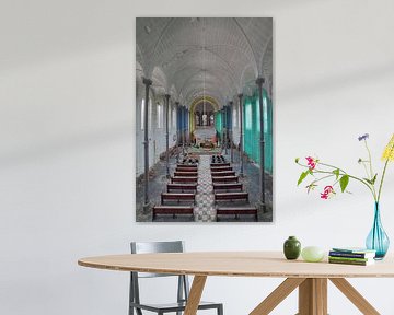 Urbex baufällige Kirche mit Bögen und Farben. von Dyon Koning