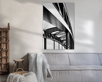 Architecture en noir et blanc pont en arc - détail abstrait d'un pont en acier.