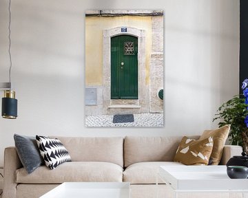 Die Grüne Tür Nr. 17 in Alfama Lissabon Portugal von Christa Stroo photography