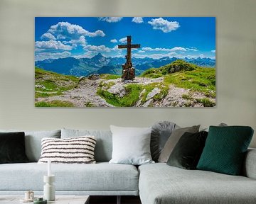 Mountain cross in front of the Hochvogel by Walter G. Allgöwer