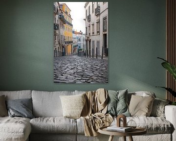 Bairro Alto, Lissabon, Portugal - pastel kleuren straat en reisfotografie van Christa Stroo fotografie