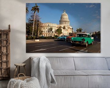 Des voitures anciennes et le Capitole à La Havane, sur Peter Schickert