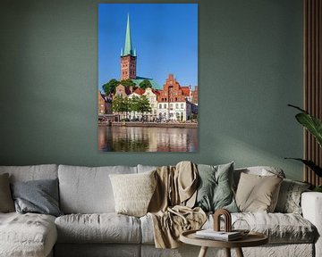 Houses with Petrikirche at the Obertrave , Lübeck