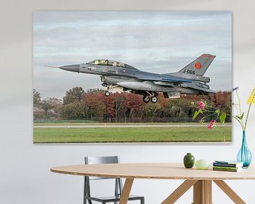 Die F-16B MLU Fighting Falcon, Spitzname Orange Jumper (J-066), ist das Testflugzeug der Königlichen von Jaap van den Berg