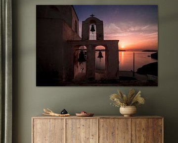 Het eiland Santorini in Griekenland en haar mooie zonsondergang. van Els Oomis