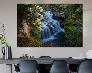 Waterval in Johnston Canyon, Banff, Canada van Discover Dutch Nature